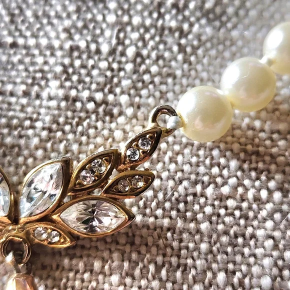 Vintage elegant necklace faux pearls clear rhinestones. Bridal. Wedding Gold - Picture 4 of 10